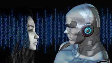 Mujer mirando a un robot con fondo de datos binarios.
