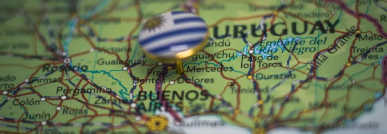 Mapa de Uruguay con un alfiler mostrando la ubicación de Montevideo.