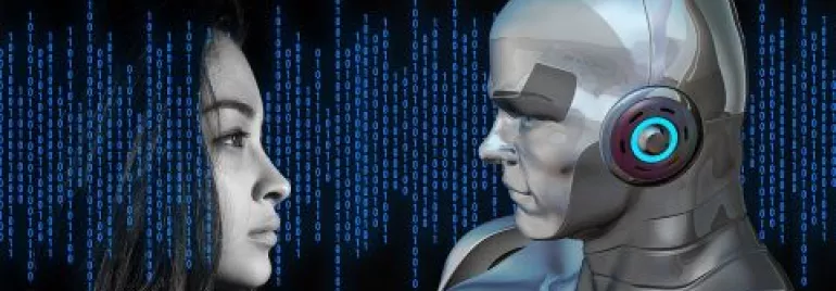 Mujer mirando a un robot con fondo de datos binarios.